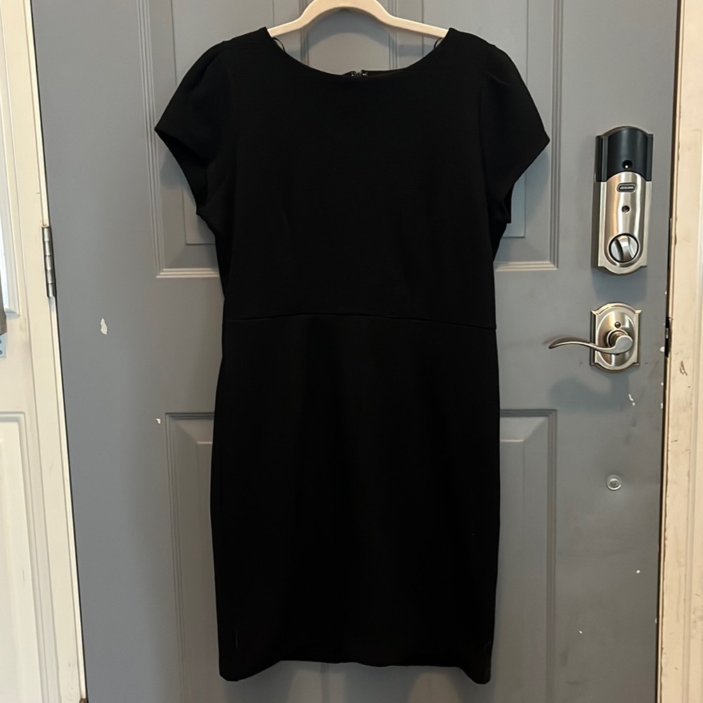 Women’s short sleeve dress. Size 14. Black, ribbed texture.